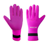 Diving gloves are non-slip, cold-proof and warm, hand guards, snorkeling and scratch-proof diving sports equipment are sent on behalf of others.